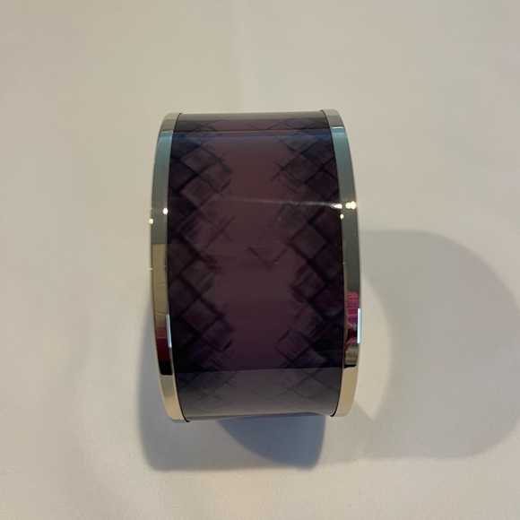 Bottega Veneta enamel & silver tone bangle cuff bracelet purple Intrecciato sz M - Picture 3 of 5